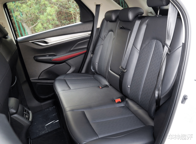 长安汽车@长安PLUS系列中的“刀锋战士”，做工国际范，性能碾压马自达
