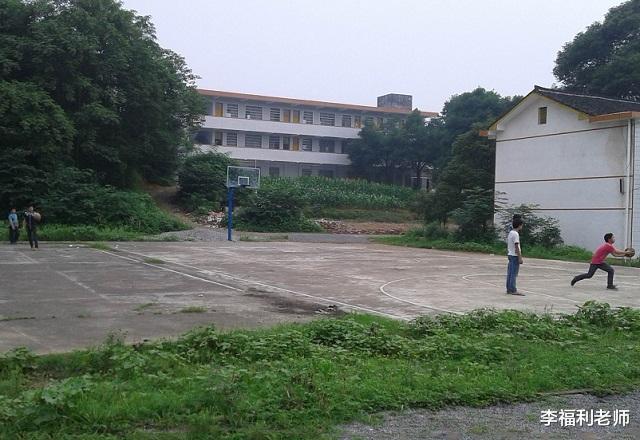 「」乡村学校衰退的原因,不在家长,更不在教师,这才是真实的原因!