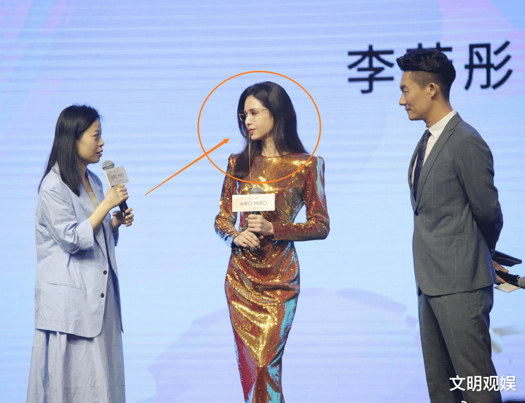 李若彤|54岁李若彤亮相活动，在修身连衣裙包裹下，这身材曲线是认真的？