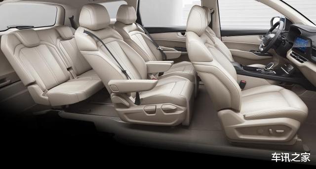 五菱|五菱的“头等舱”来了，配6个VIP座椅，前后左右调节，上市即爆款