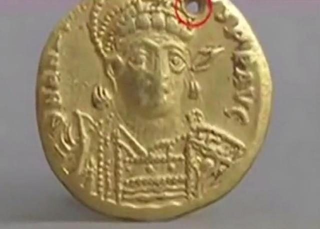 ##小伙带6枚金币鉴宝,专家鉴定后:你发财了!小伙:家里还有5000枚