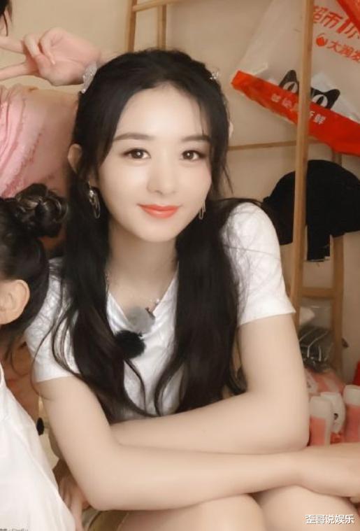 赵丽颖|再忙也要护肤！赵丽颖工作到深夜疲惫不堪，衣服不换直奔美容店