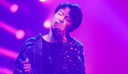 「张碧晨」《歌手》发布总决赛海报，谁注意到中心位置上的人？实至名归