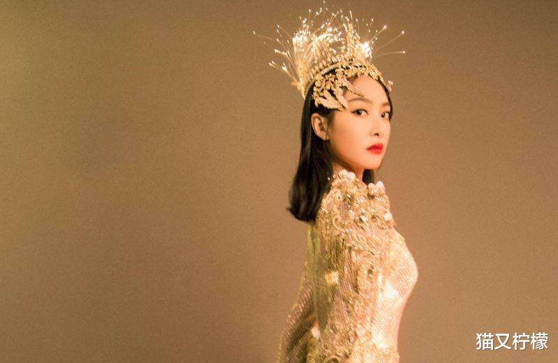 宋茜|宋茜工作室放精修图，与生图对比相差甚远，金鹰礼服设计费120万