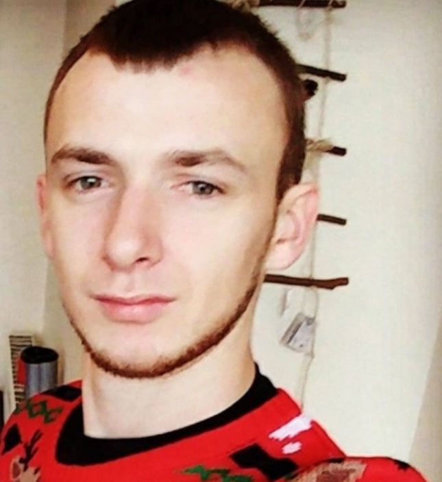 英国英鸟|绝望！英男子闯火阵救俩儿，以为全救出，出来一看竟是抓了手和脚