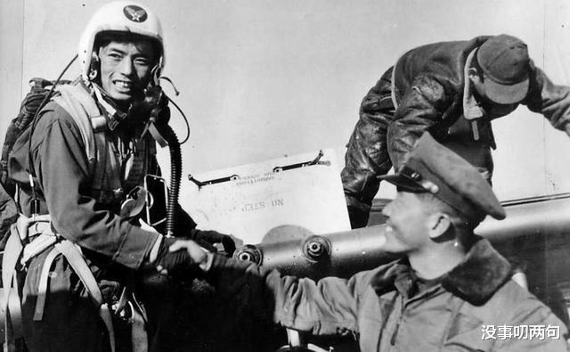 飞行员▲叛国出逃的吴荣根，在国外混不下去想回国养老，想的挺美！