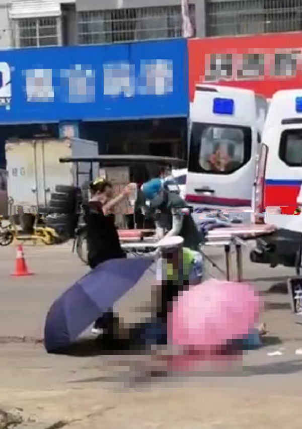 车祸|惨不忍睹！广西发生车祸，大货车碾压两名女子，现场血肉模糊