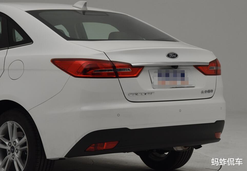 福特福睿斯|福特彻底不要“面子”了！油耗低至5.7L，从8.08万跌至5.78万