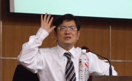 郑强|网红校长郑强有多刚？抵制企业家进校演讲，建议把英语踢出高考！