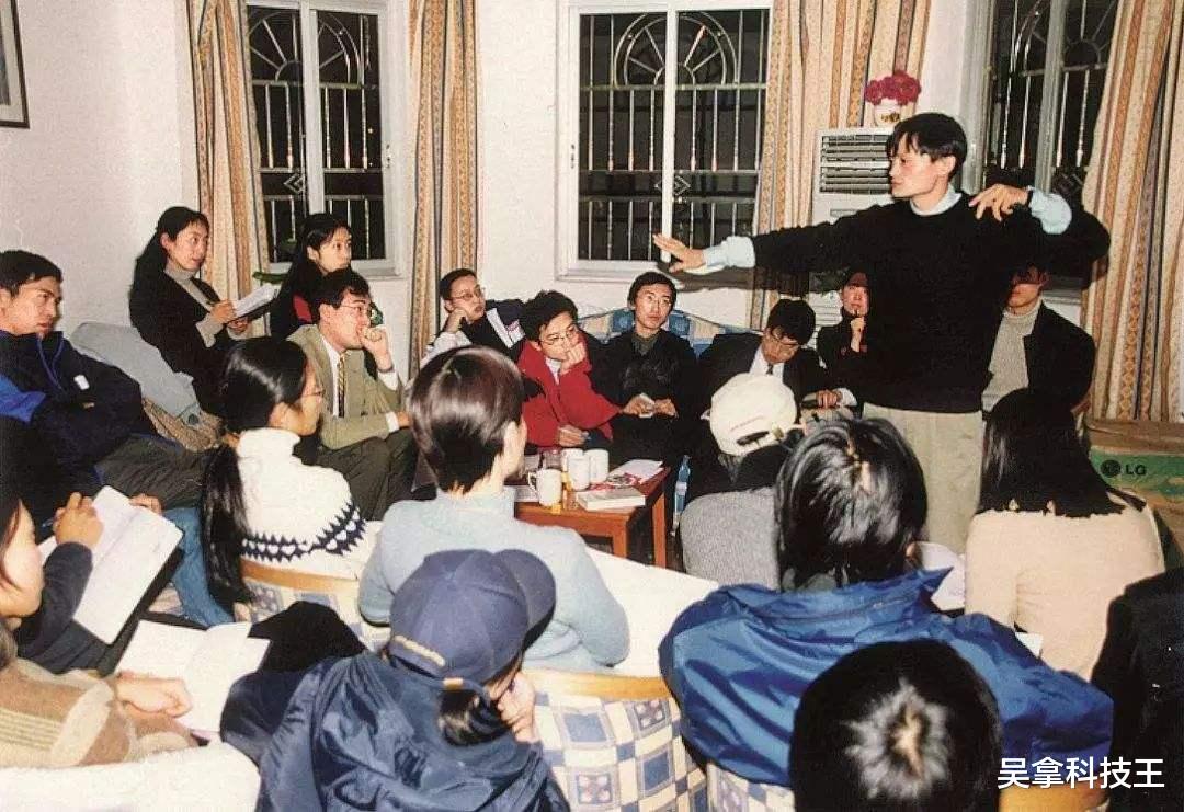 「马云」中国富豪榜再次洗牌，拼多多创始人后来居上，新首富身价高出马云283亿