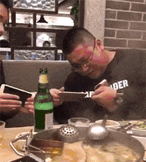 |“在河水中捞出来的，不是蝌蚪，有谁知道它是什么？”哈哈哈