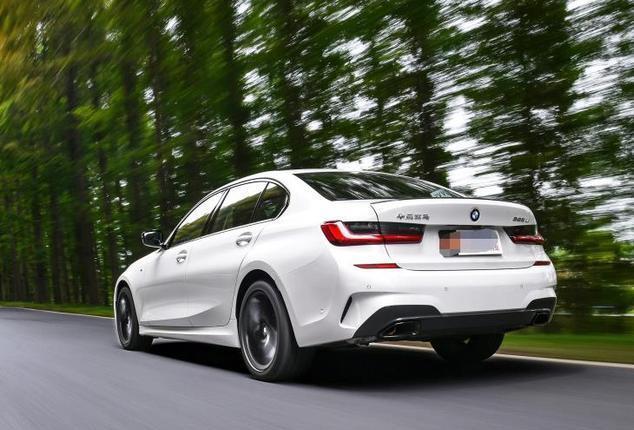 「wey vv6」手握26万，宝马3系最低配值得入手吗？标配2.0T+8AT开起来如何