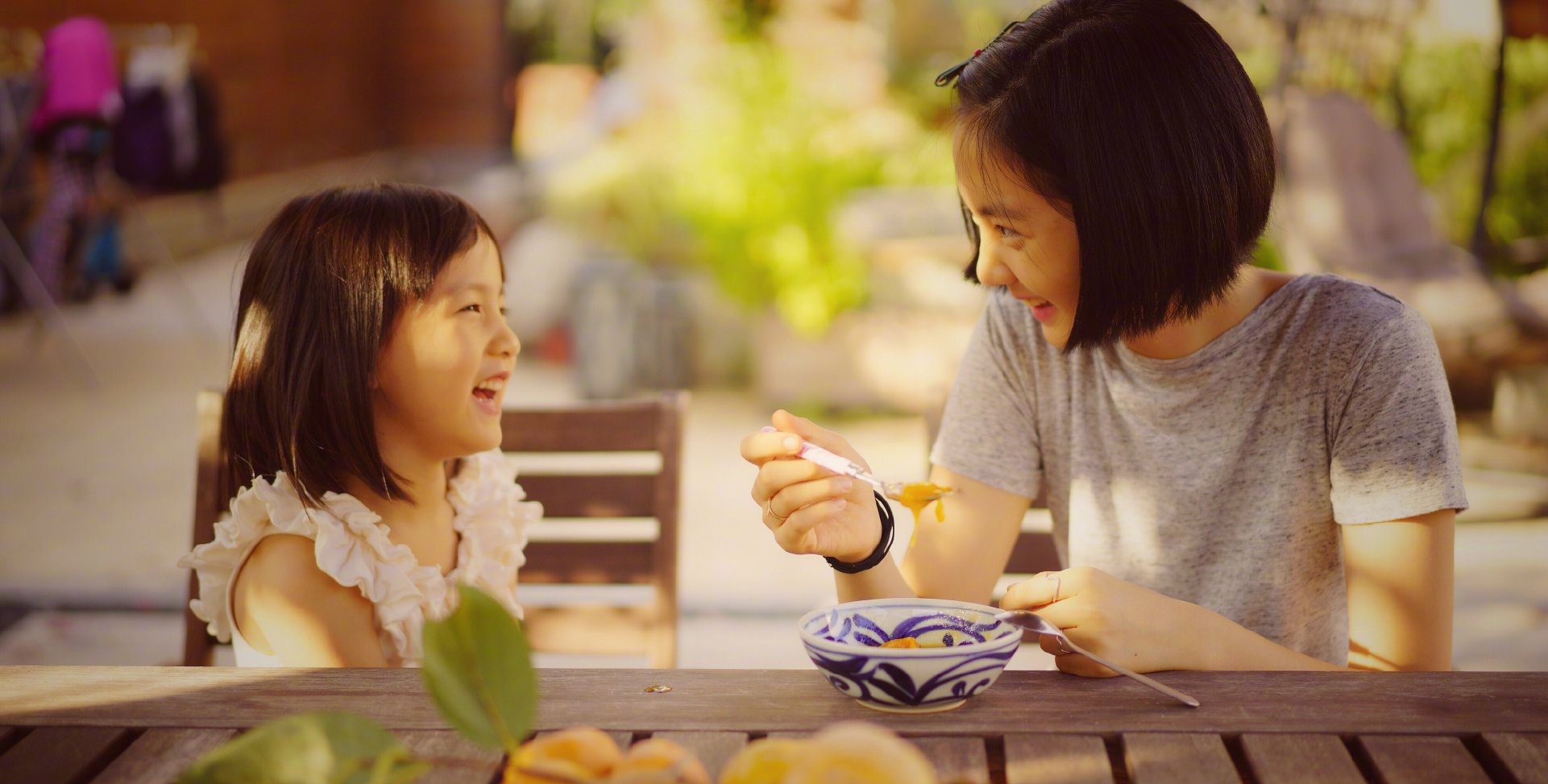 黄磊|黄磊小女儿生病接受冷冻治疗，小家伙痛到瘪嘴哭诉：再也不喜欢动物了