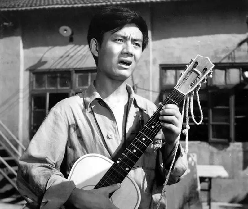 【电影】曾是上影厂英俊小生，岳父是老演员张云立，定居日本今成油腻大叔