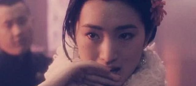 巩俐|巩俐后悔“辜负”周星驰，非让替身去演这段，结果替身成了经典