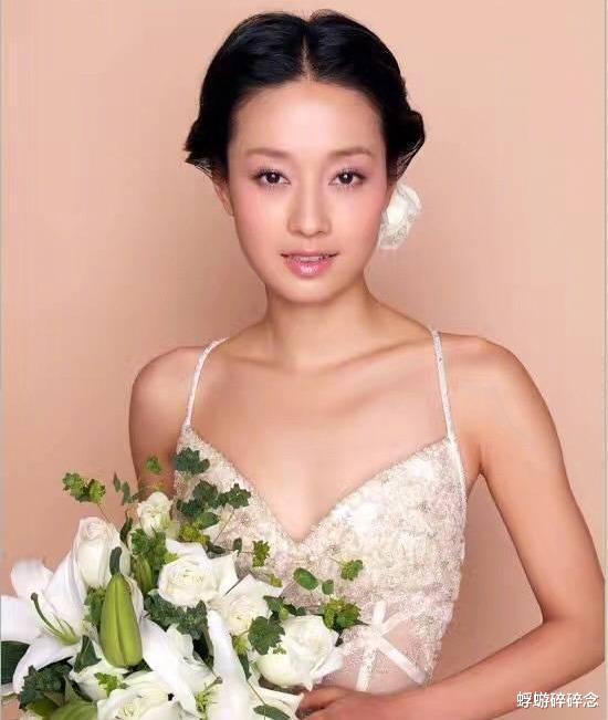 马伊琍|刚出道恋导演，离婚后与26岁鲜肉街头亲密，马伊琍真活出自我？