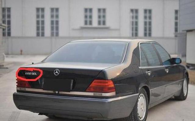 奔驰|王健林的这辆车火了，开26年都不舍得换，如今车牌比车还贵