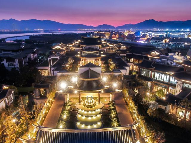 昆明这个滇池边的楼盘一年卖了100亿？堪称“神盘”