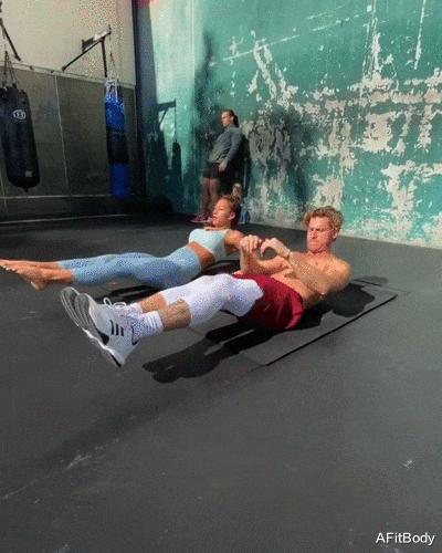 【健身】女模特外表光鲜，你不知道她背后多努力，累到打点滴