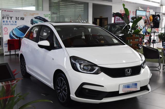 本田飞度|手握10万，开完本田飞度，再换到丰田致炫X，内行人：差距明显！