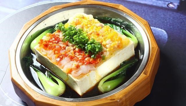 衰老|女性开始衰老，3个变化想藏藏不住，若一条不占，或说明还年轻