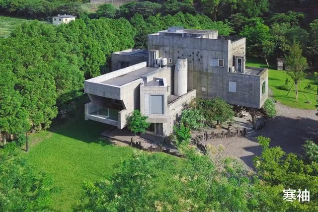 寒袖|他从穷小子变成亿万富豪，买下22000㎡山谷供家人生活，令人羡慕