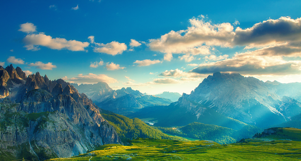 天蝎座|下半年，喜鹊报喜，大吉大利，3个星座爱情事业双丰收！