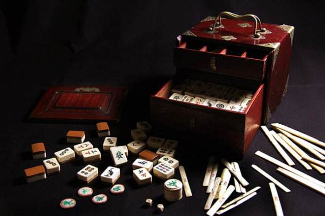 属蛇▲喜鹊来报喜！本周起，这3生肖运旺了不起，有贵人横财，人生赢家