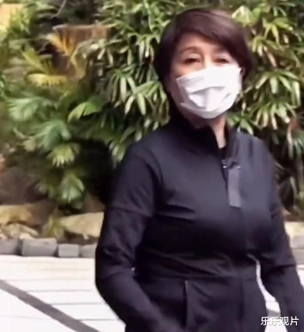赌王|何超琼和四太向赌王报喜，现身东华义庄，替赌王完成捐赠马首遗愿