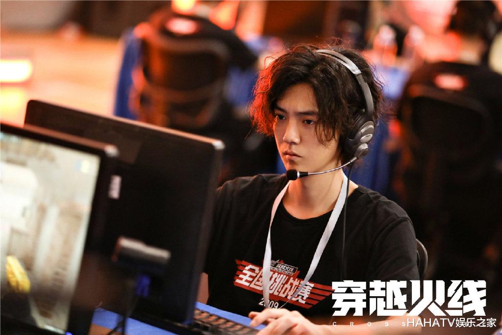 许薇|穿越火线：肖枫终于出现，被困在游戏里无限循环，11年都没能通关