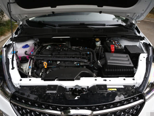 奇瑞艾瑞泽▲奇瑞艾瑞泽5全新改款，1.5T+6AT，车长近4.6米，价格是亮点