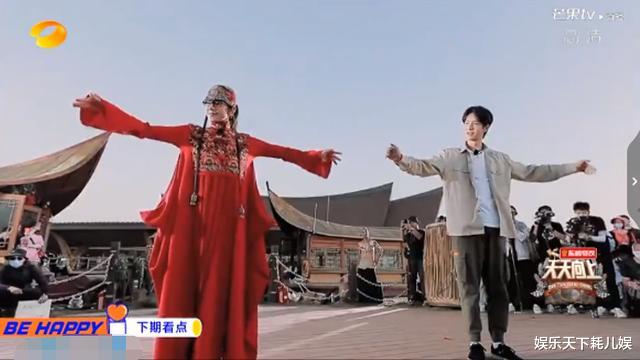 「冯巩」《天天向上》预告：王一博跟杨丽萍学民族舞动作好柔美，“救滇国”不惧高