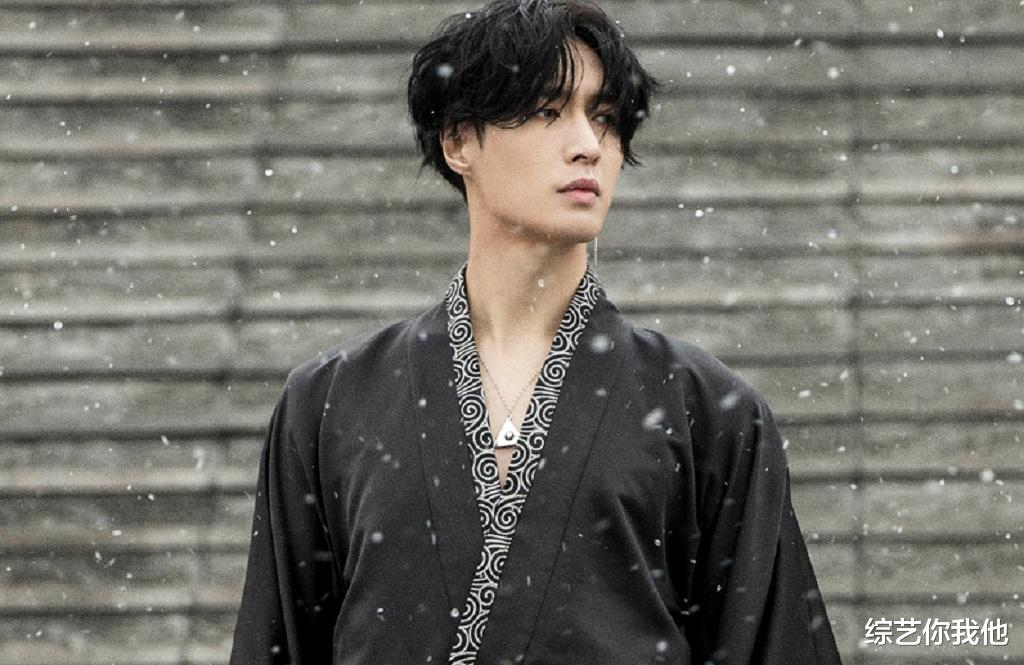 [张艺兴]一件戏服穿五年，张艺兴专辑MV太惊艳，可惜男人帮只有他帮宣传