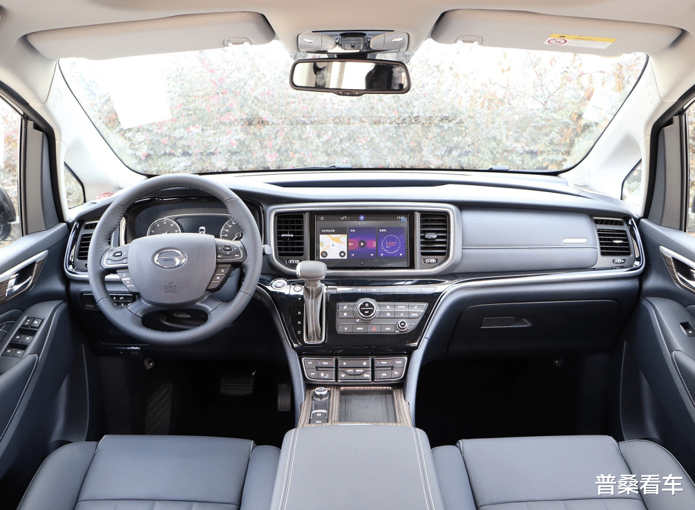 广汽传祺：捧不红的“中国制造”！双电滑门+头等舱，舒适堪比高铁，没人懂