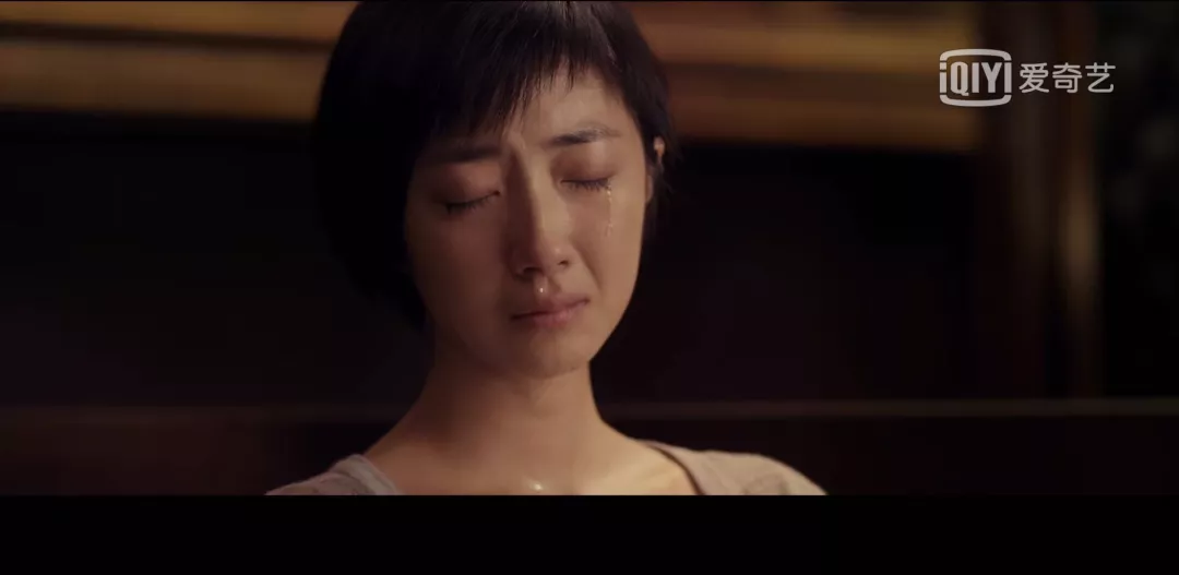 圣诞玫瑰：可怜的受害者或许才是带笑的施害者！《圣诞玫瑰》，小心带刺的诱惑