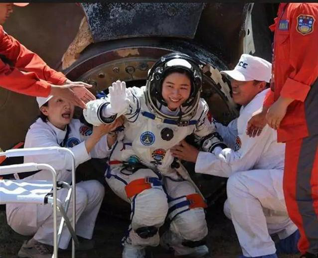 宇航员|为何女宇航员返回地球被禁止生育?专家说出真相,网友:牺牲太大