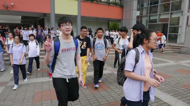 「身份证」@高考生,2020高考结束后,千万不要在朋友圈晒这6样东西,很重要