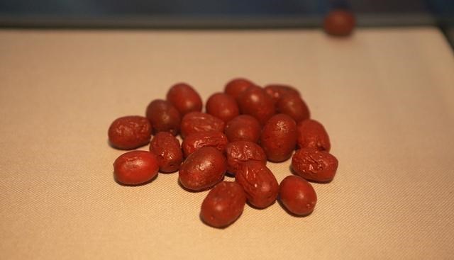 『痔疮』多次告诫:患上痔疮,4类食物最好少碰,切莫放任不管