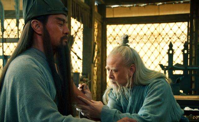 [华佗]少女腿部有痒疮，华佗用1条狗治病，少女小脸通红，次日就不痒了