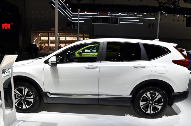 本田CRV|本田“爆款”SUV再升级,油耗4.9升,落地16万,比大众途观给力