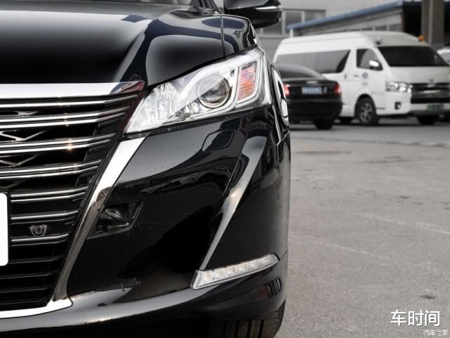 丰田皇冠|又一经典豪车倒下！当年售价60万排队买，如今跌至23万无人问津，可惜了