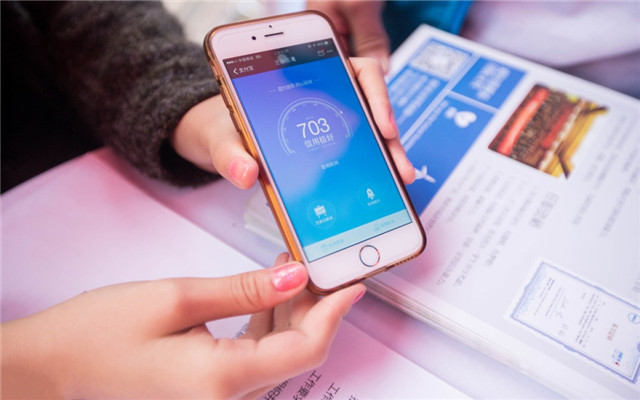 「支付宝」支付宝放大招，芝麻分580福利到了，网友：及时雨！