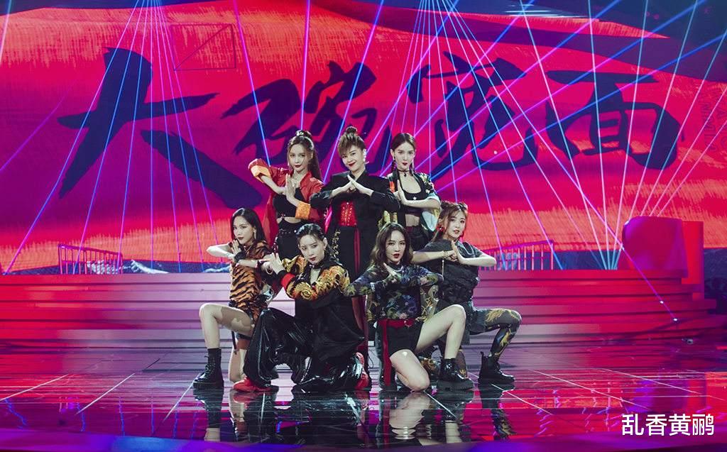 「万茜」《乘风破浪的姐姐》被三个镜头戳中，这是刻在骨子里的礼貌和修养