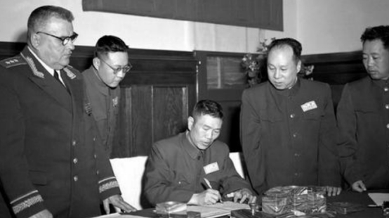 「邓华」这位开国上将是大将候选人,曾统帅百万大军,林总彭总赞誉有加