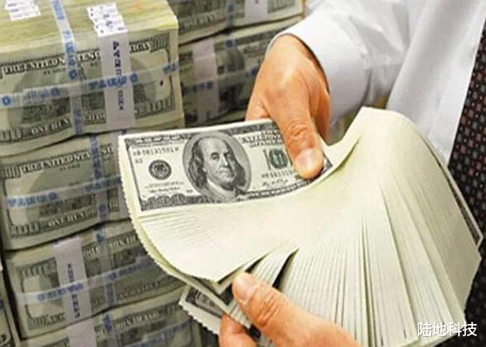 美国联邦储备系统|美联储疯狂印钞票，中国连抛1400亿美债，谁是最后的“接盘者”？