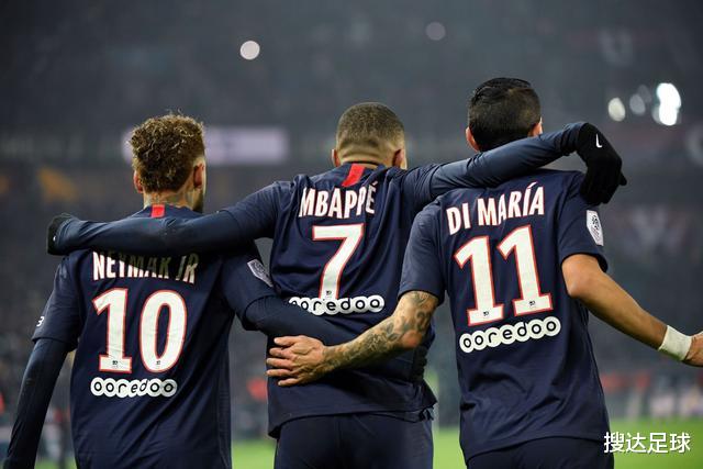 拜仁慕尼黑|拜仁先遭重击！33岁硬汉40米极限回追，2分钟后被搀扶离场