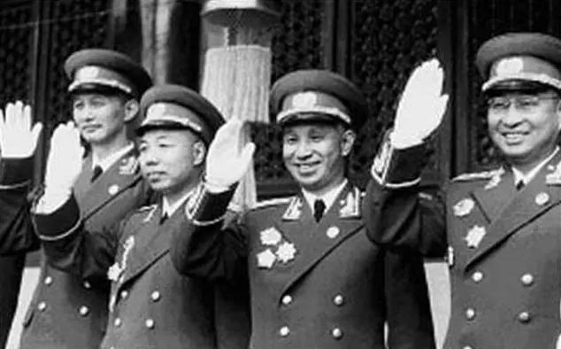粟裕大将|粟裕战功显赫，为何官职在建国后越来越低？陈赓一句话说出原因