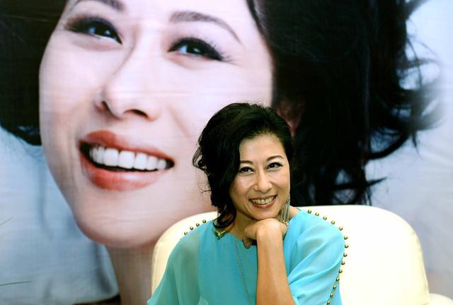 费翔|一代人心中的男神，因爱国被封杀14年，春晚只敢拍上半身！