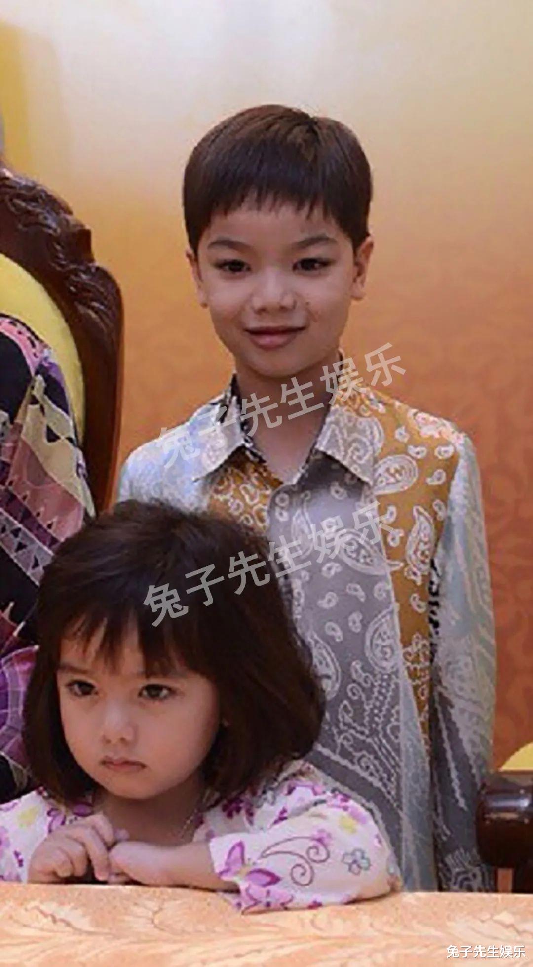 6歲馬來西亞小公主好高冷，英國王儲來瞭才賞臉一笑，可愛爆表瞭-圖6