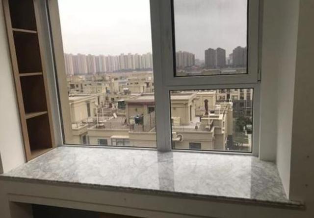 『』飘窗台铺瓷砖还是大理石好？学学她家这么做，既漂亮又实用